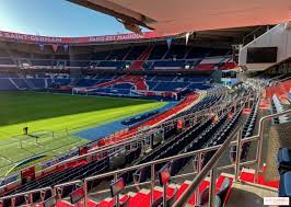 [FOOTBALL]: Le soir du grand match au parc des princes.